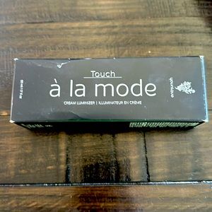 Younique Touch a’ la mode Cream Luminizer